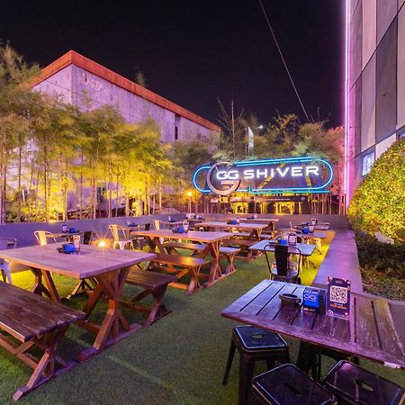 J Icon Hip Hotel Balikpapan  Exterior photo