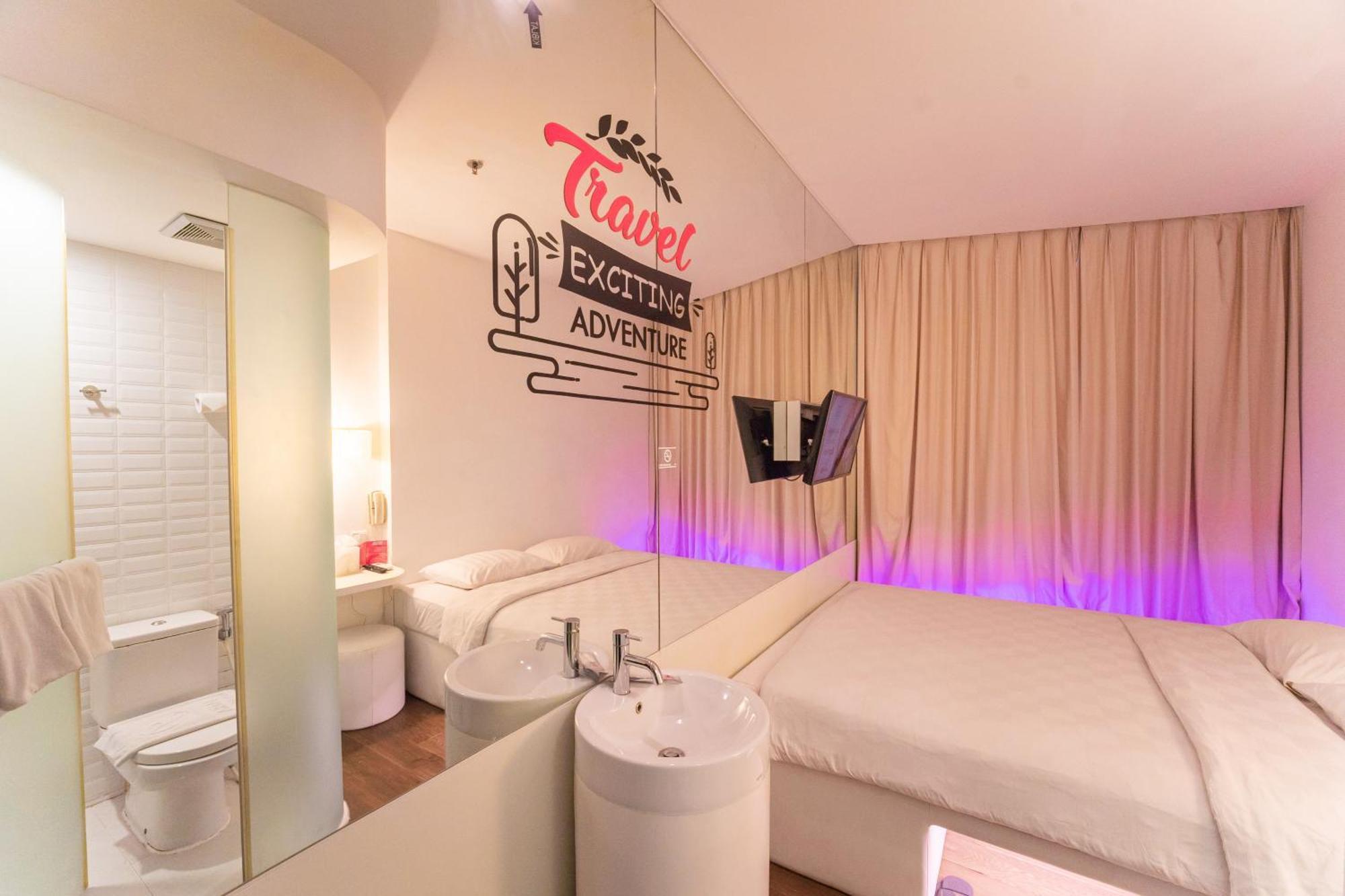 J Icon Hip Hotel Balikpapan  Exterior photo