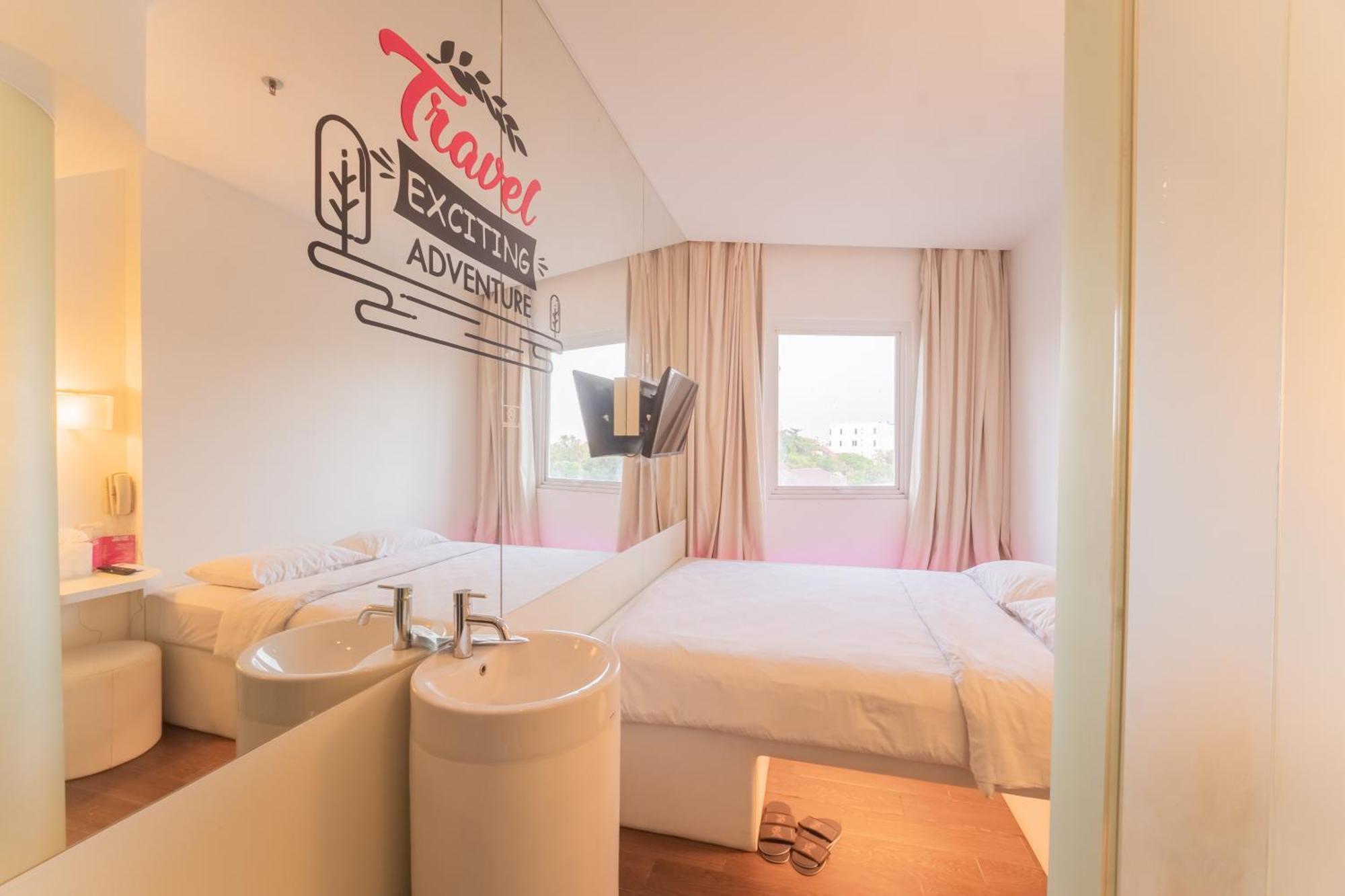 J Icon Hip Hotel Balikpapan  Exterior photo