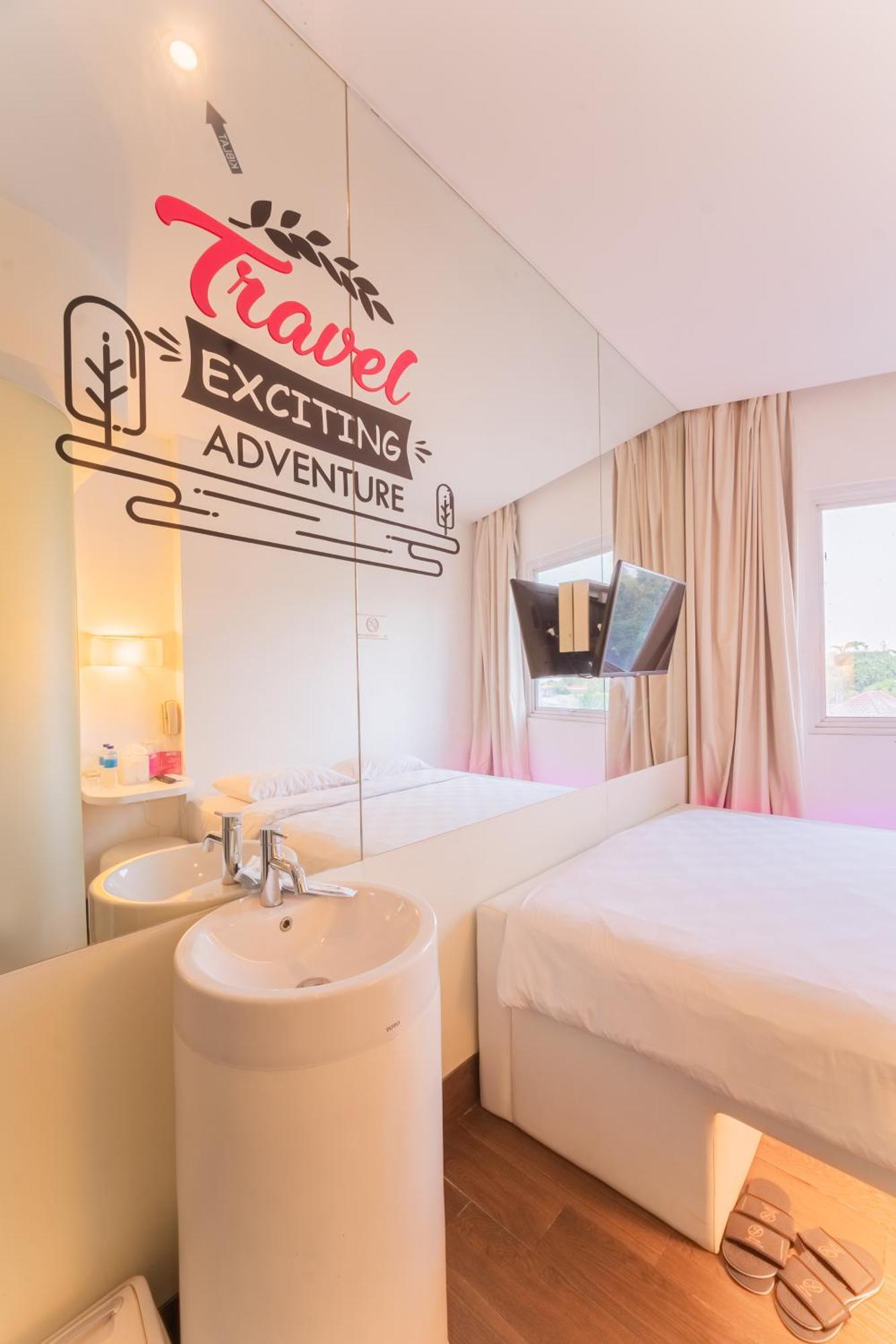 J Icon Hip Hotel Balikpapan  Exterior photo